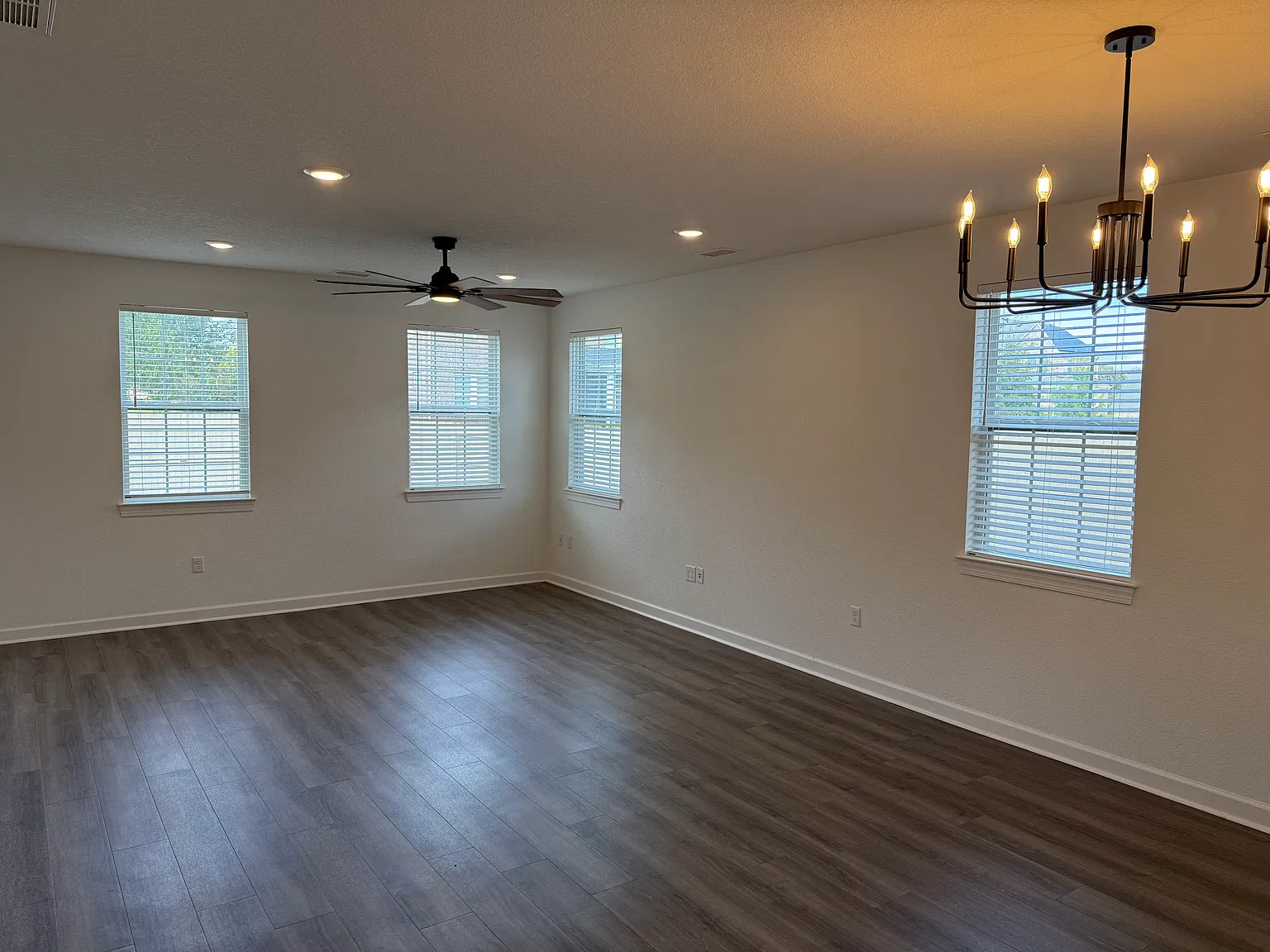 4 bed, 2.5 bath, 2518 sqft, $3,500 — Photo 4