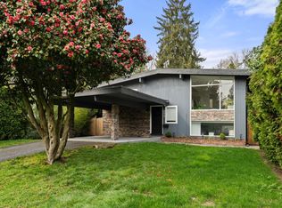 530 W 14th St, North Vancouver, BC V7M 1P9