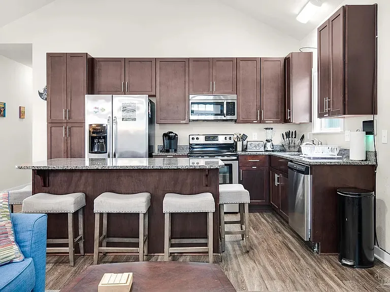 1115 W Government St — Photo 4