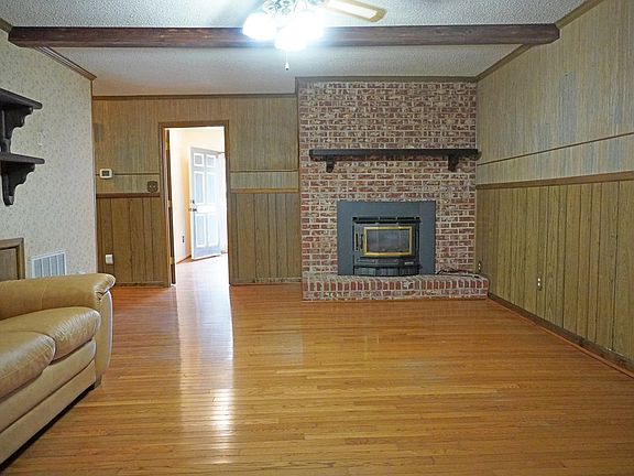 5th image of 6 Woodlawn Dr