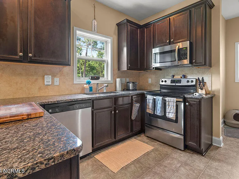 209 Admiral Ct — Photo 7