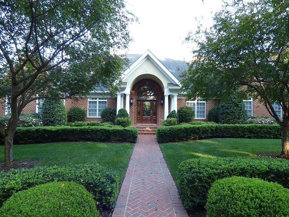 1st image of 215 Wyndover Dr