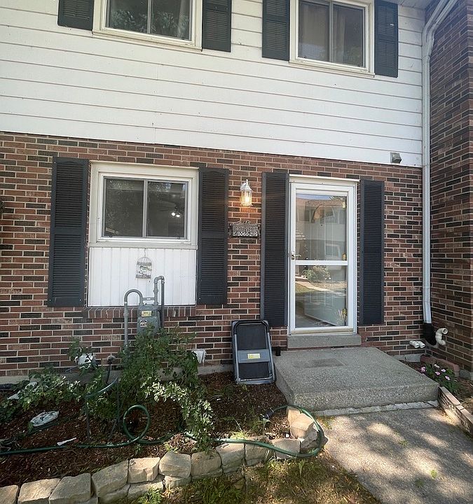 1st image of 3060 Meadowbrook Ln #2
