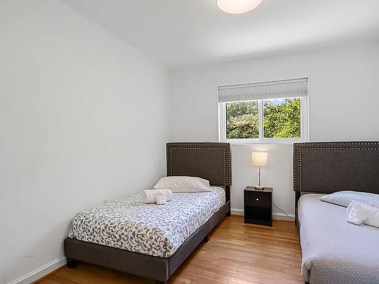 9724 Admiralty Dr — Photo 18