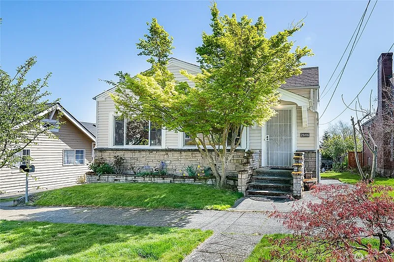 2806 18th Ave S