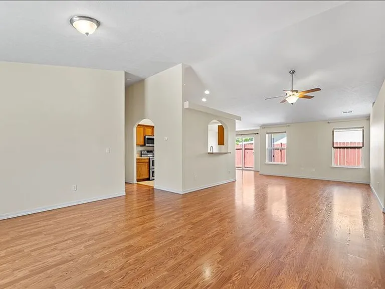 5708 Ochoco Ln — Photo 3