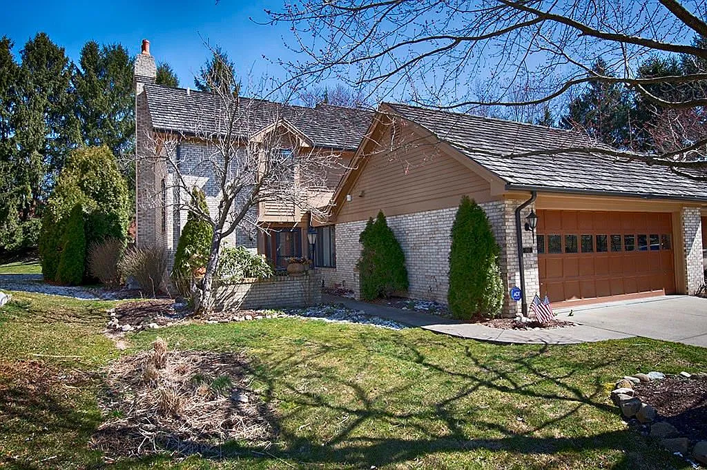 143 Village Ct photo 1