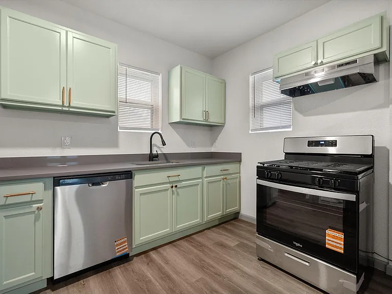 2207 Prairie Ave — Photo 6