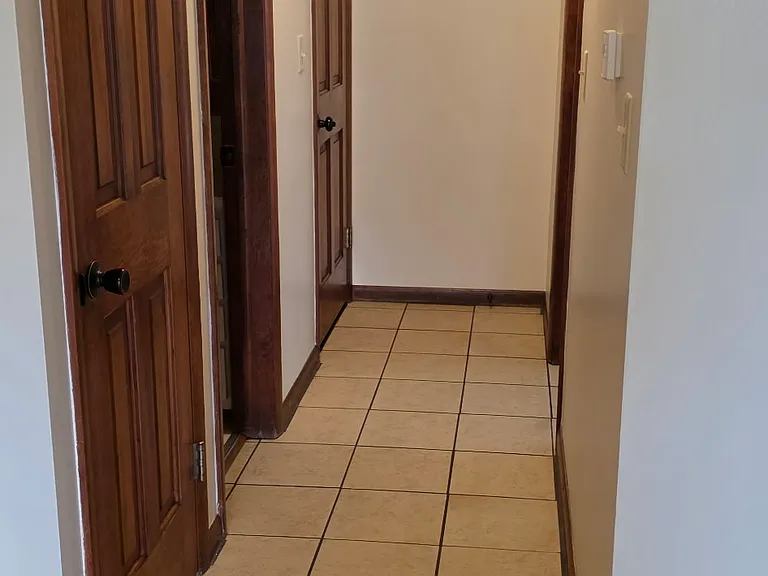 2727 Warwick St — Photo 8