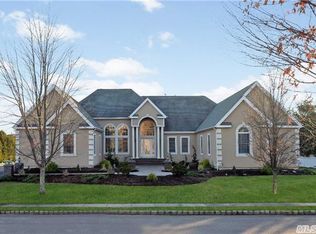 9 Turnberry Ct, Dix Hills, NY 11746
