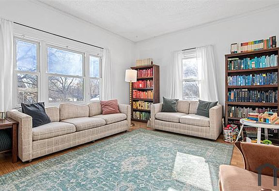 3rd image of 2100 14th Ave S APT 4