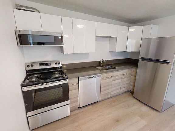 4th image of 11518 NE Sandy Blvd #11