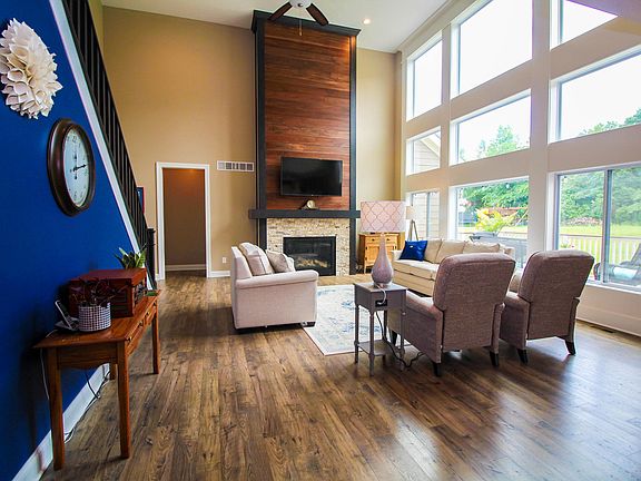 4th image of 345 Larkspur Dr