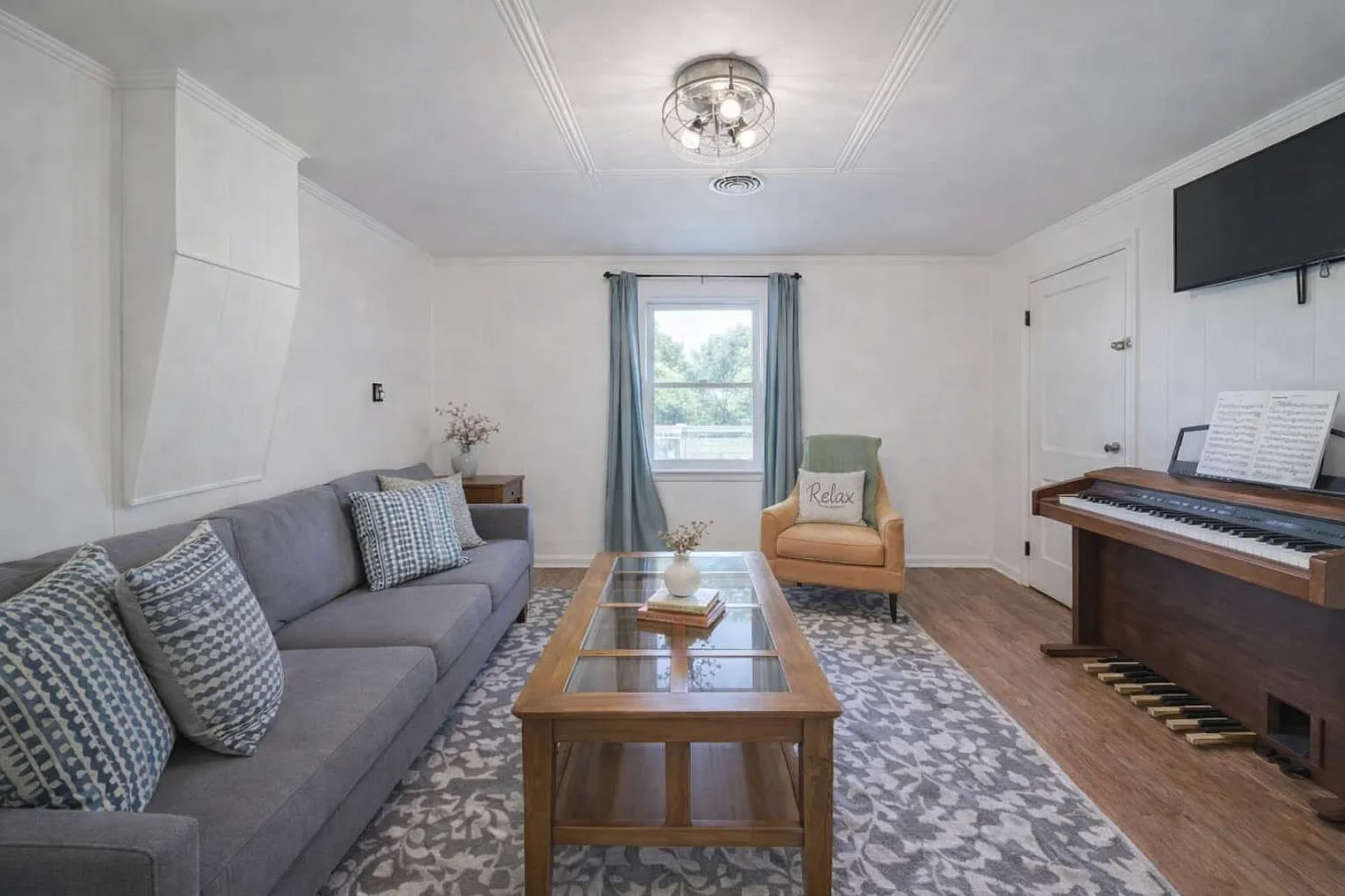 2 bed, 1.0 bath, 990 sqft, $2,225 — Photo 2