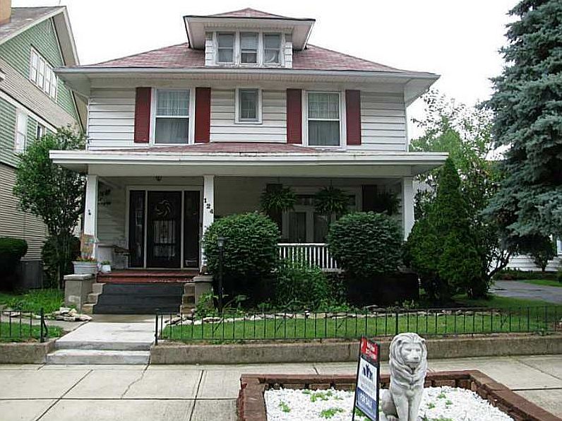 1st image of 124 E 7th St