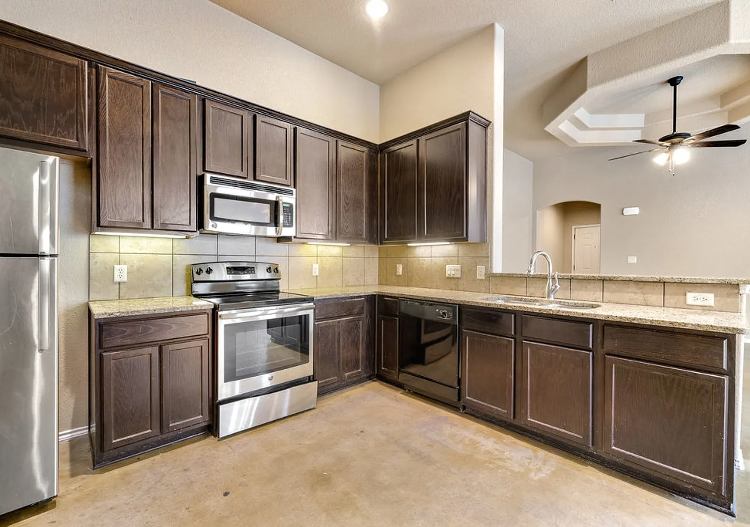 Available Now! Nice 3 Bedroom Duplex In New Braunfels, Texas! — Photo 4