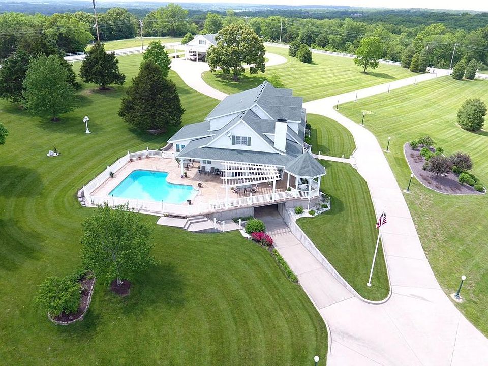 1st image of 3415 S Country Club Dr