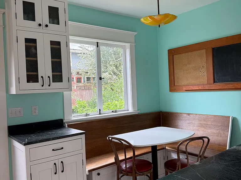 4534 Thackeray Pl NE — Photo 3