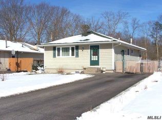 75 Winston Dr, Shirley, NY 11967