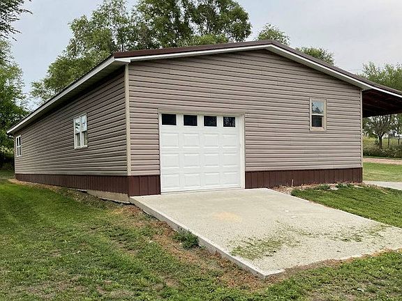 2nd image of 104 N Verdel Iowa St