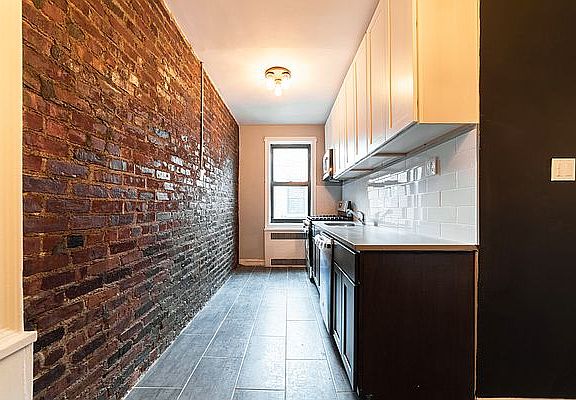 3rd image of 15 Crooke Ave #6E