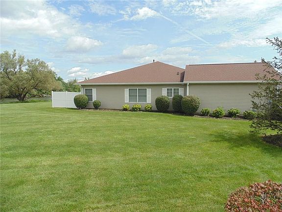 4th image of 302 Walker Dr