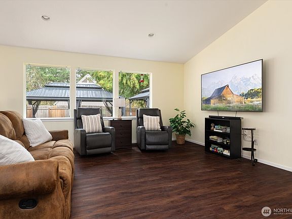 4th image of 7882 Blakely Avenue