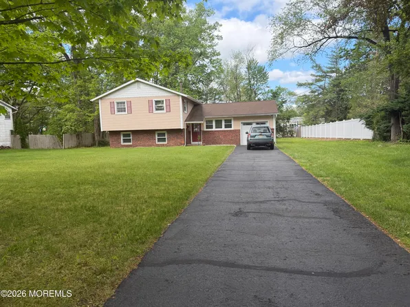 25 Holiday Road, Manalapan, NJ 07726