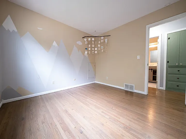 2416 Queens Dr — Photo 17