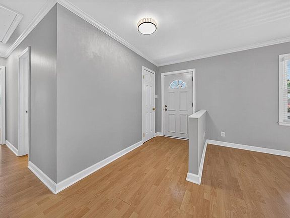 5th image of 245 Debra Dr