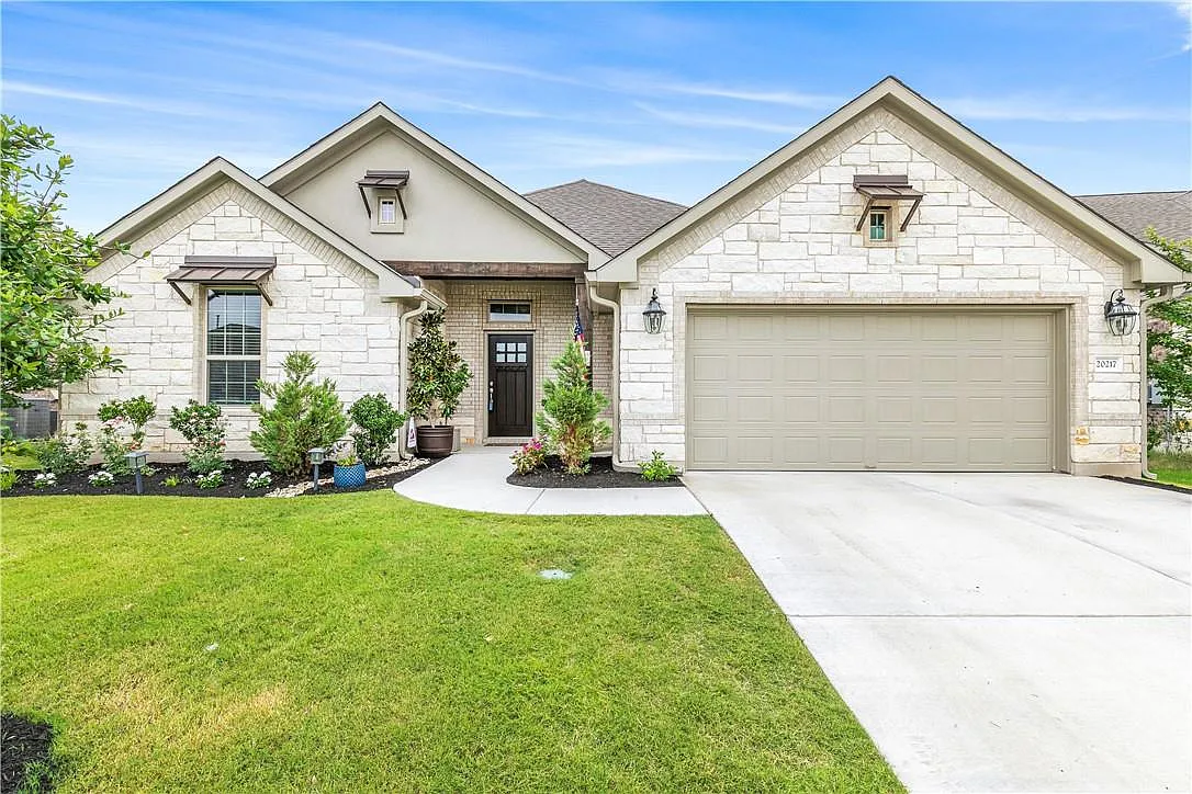 4 bed, 3.0 bath, 2609 sqft, $2,860 — Photo 2