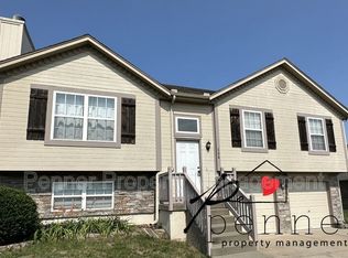 208 NW Michael Dr, Grain Valley, MO 64029