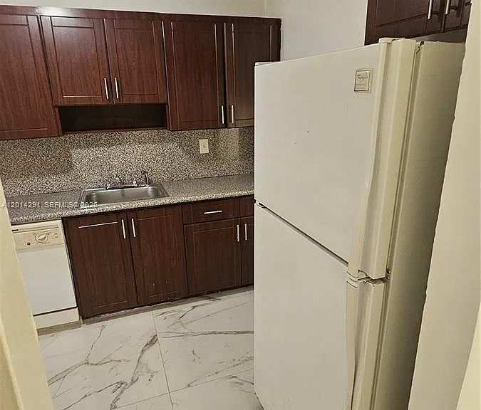 1524 SW 5th Pl #B — Photo 5