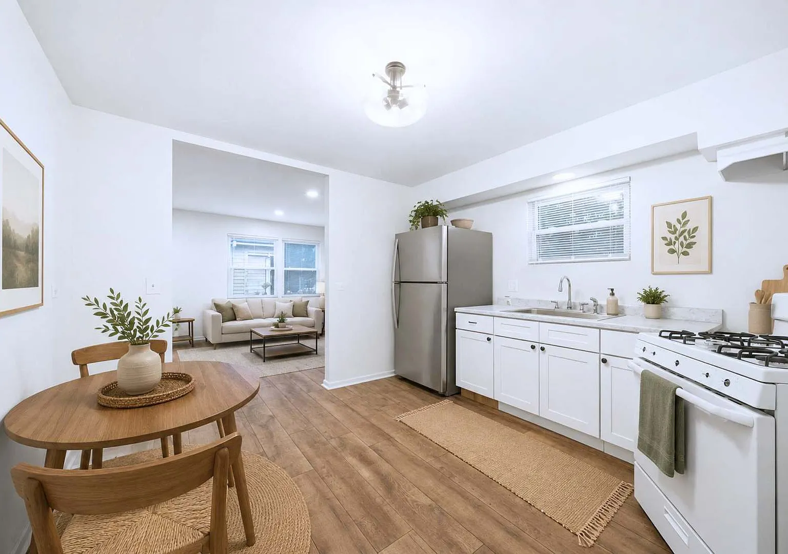 4 bed, 1.0 bath, 1144 sqft, $2,000 — Photo 4