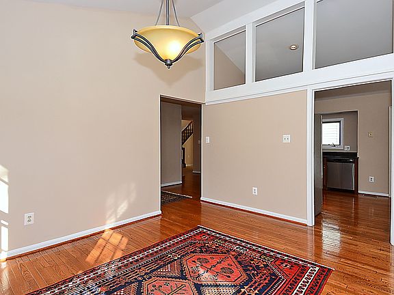 3rd image of 8049 Oak Hollow Ln