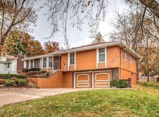 7111 N Winan Ave, Parkville, MO 64152