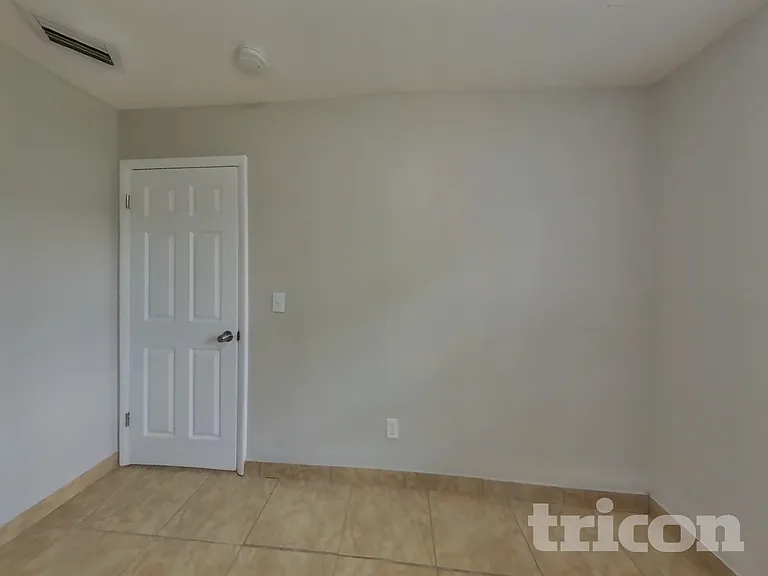 944 Shorecrest Ave — Photo 10