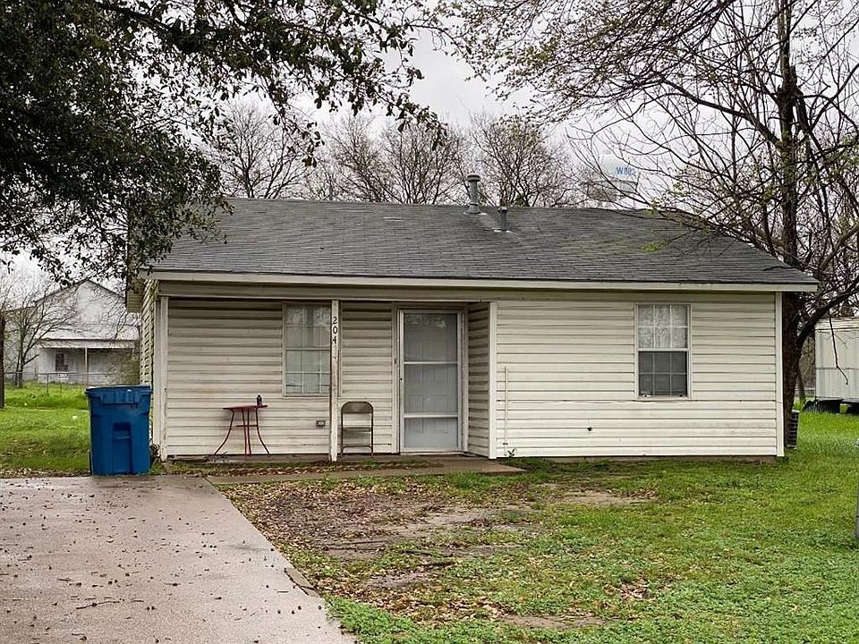 1st image of 204 W San Saba St