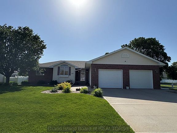 3rd image of 3304 Schroeder Ave