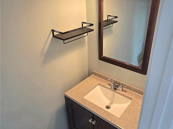 4th image of 708 Alder Cir
