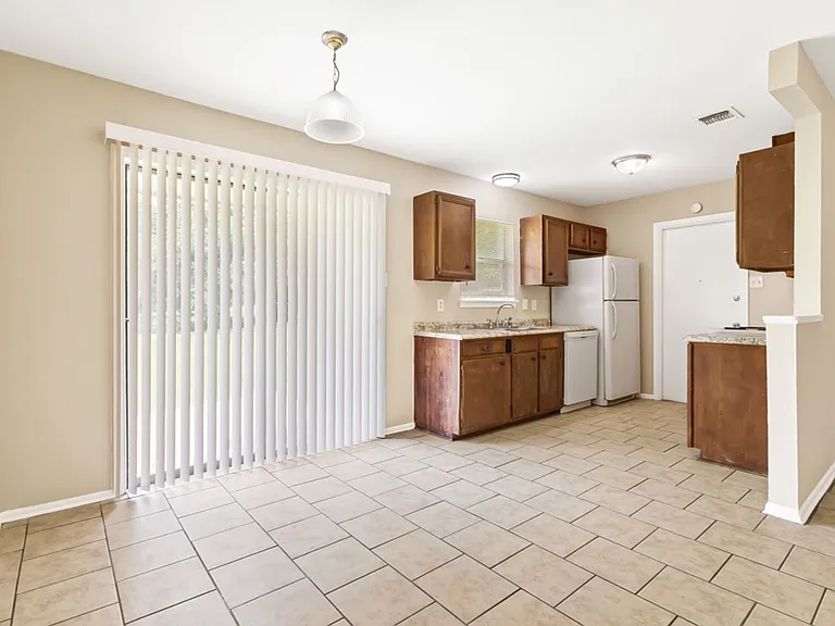 4518 Clear Spring Dr — Photo 8