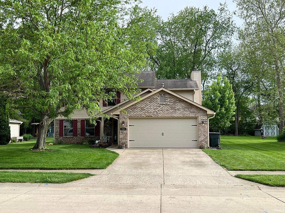 1st image of 723 Bur Oak Ct W