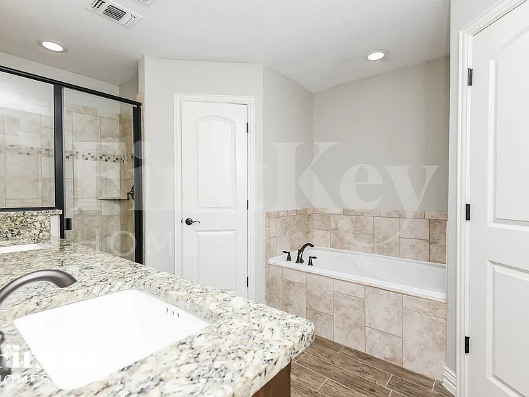 612 Zachary Dr — Photo 9