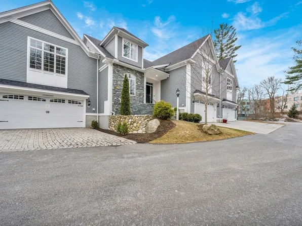 12 Robert Dr #12, Andover, MA 01810