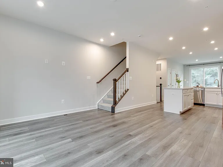7523 Bharat Way — Photo 5