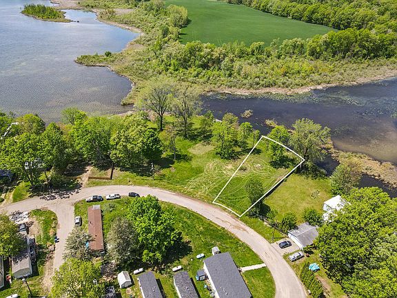 3rd image of 277 Lakeside Dr Lot E
