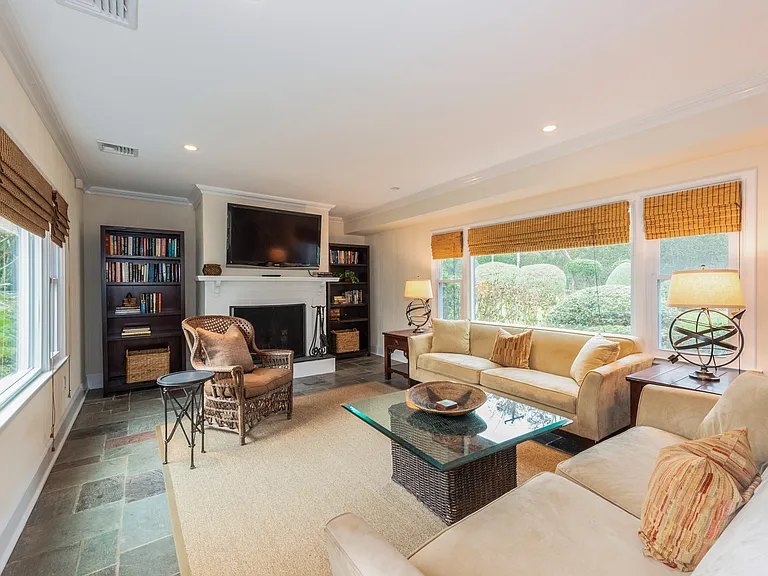 245 Old Town Rd — Photo 10