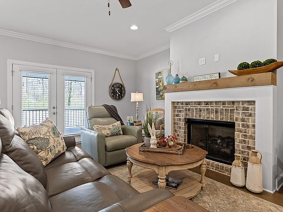 3rd image of 1263 Neyland Cir