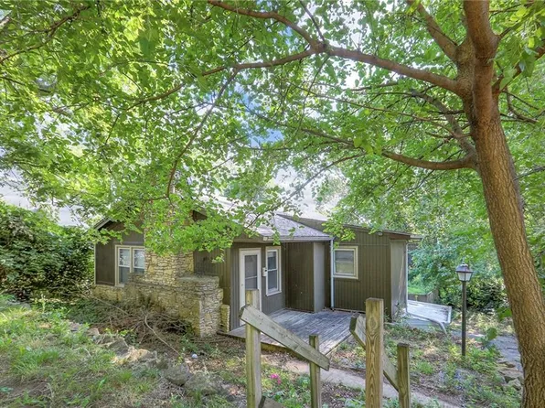 2217 S Cedar Ave, Independence, MO 64052