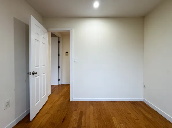 924 Metropolitan Avenue image 20 of 36